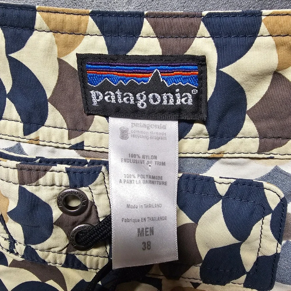 Patagonia Mens 38 Scallop Print Board Shorts Navy Tan Geometric Wavefarer Trunks